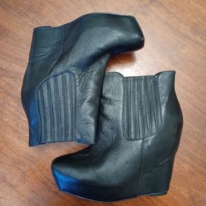 Steve Madden black boots size 8